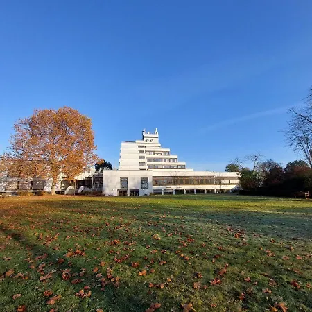 Heinrich Pesch Hotel