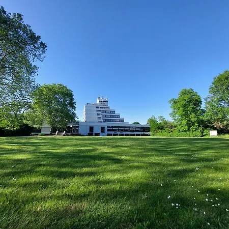 Heinrich Pesch Hotel